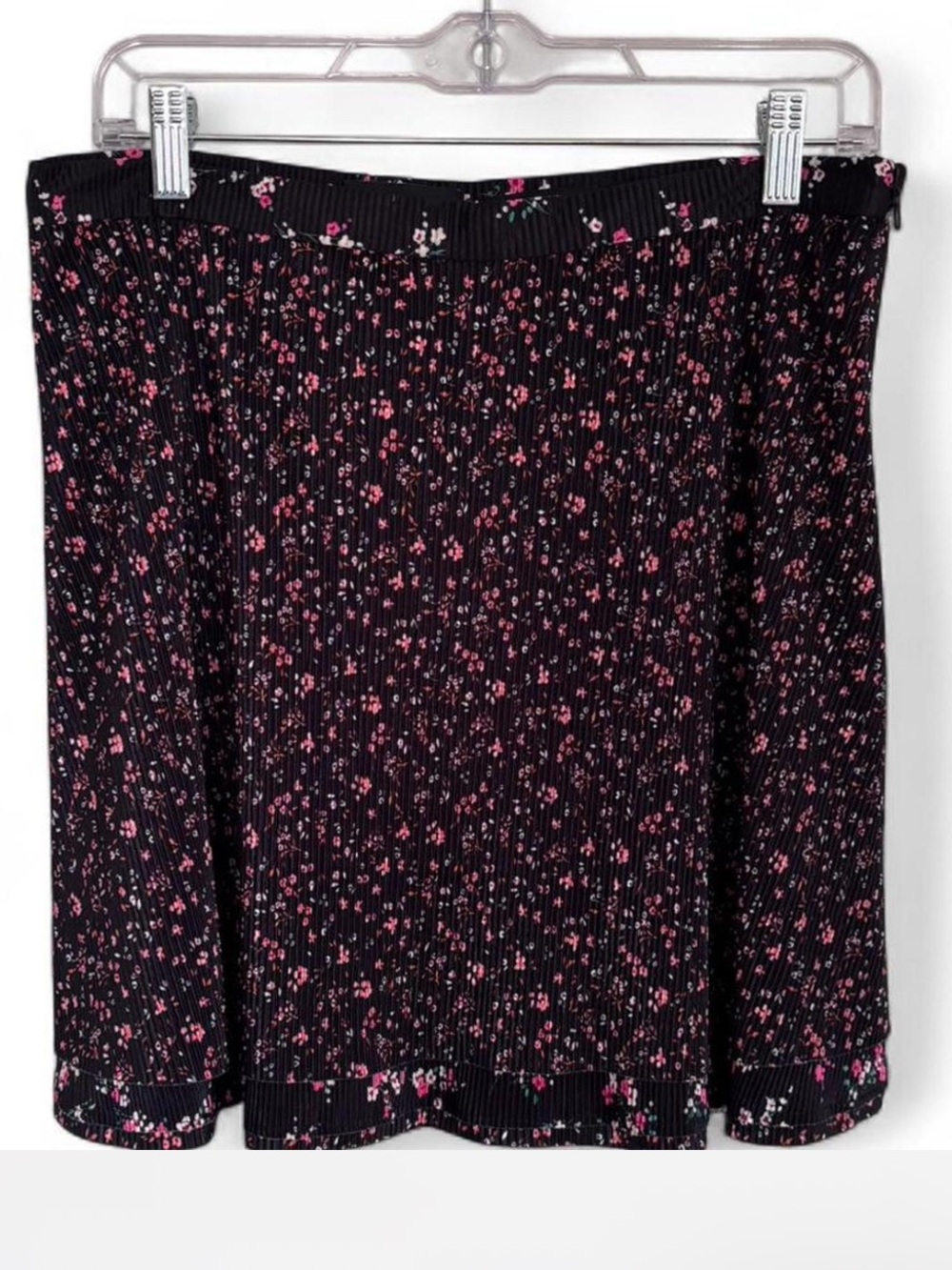 Urban Outfitters Black Floral Skirt Size L‎